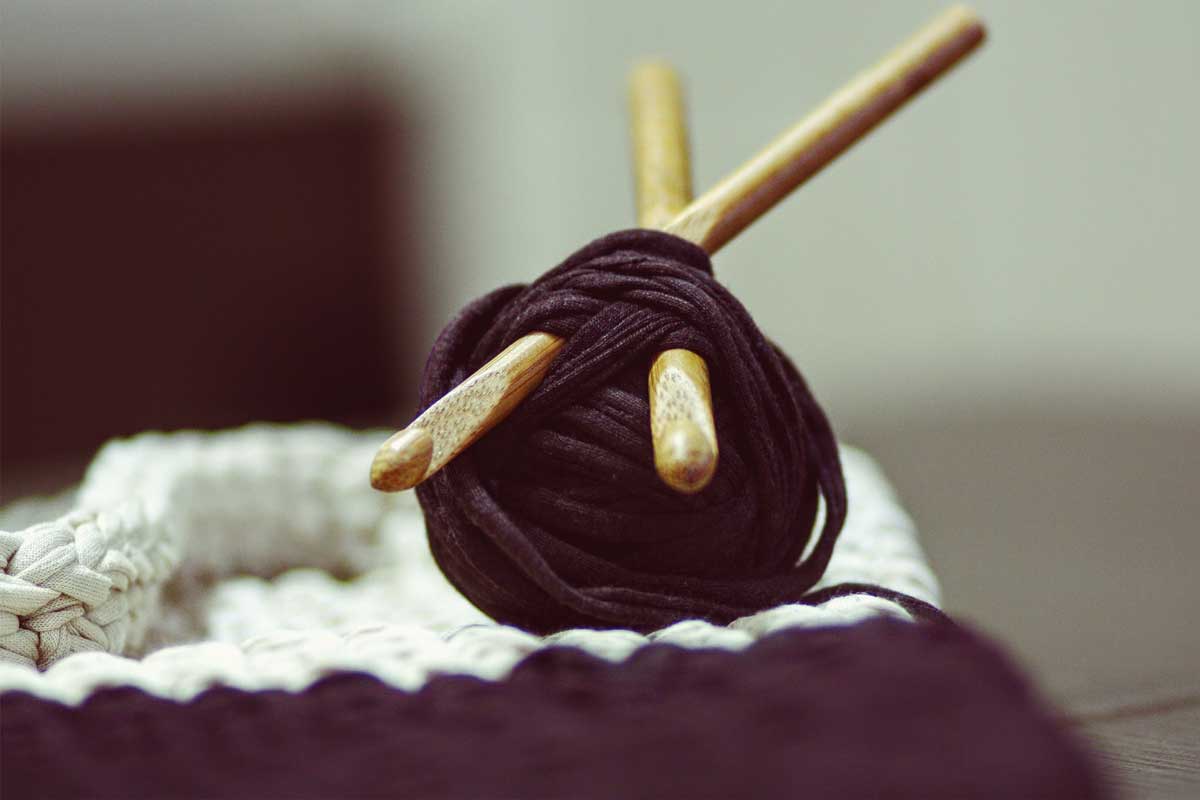 ball of yarn and knitting needles