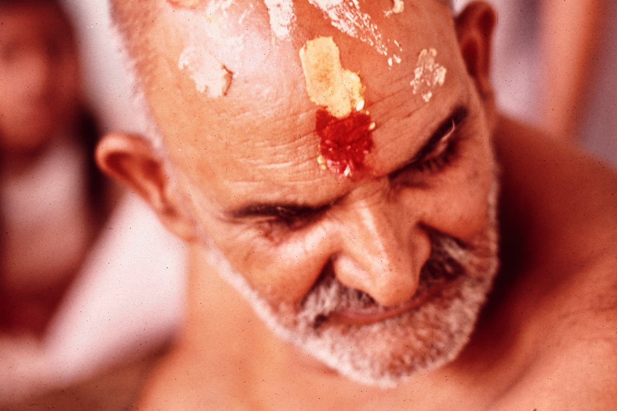 Ram Dass explores one of the most difficult teachings that he was given by Maharaj-ji. He discusses the curriculum of life that unfolds when we shift to an identity. Grounded in our creativity rather than our creation.
