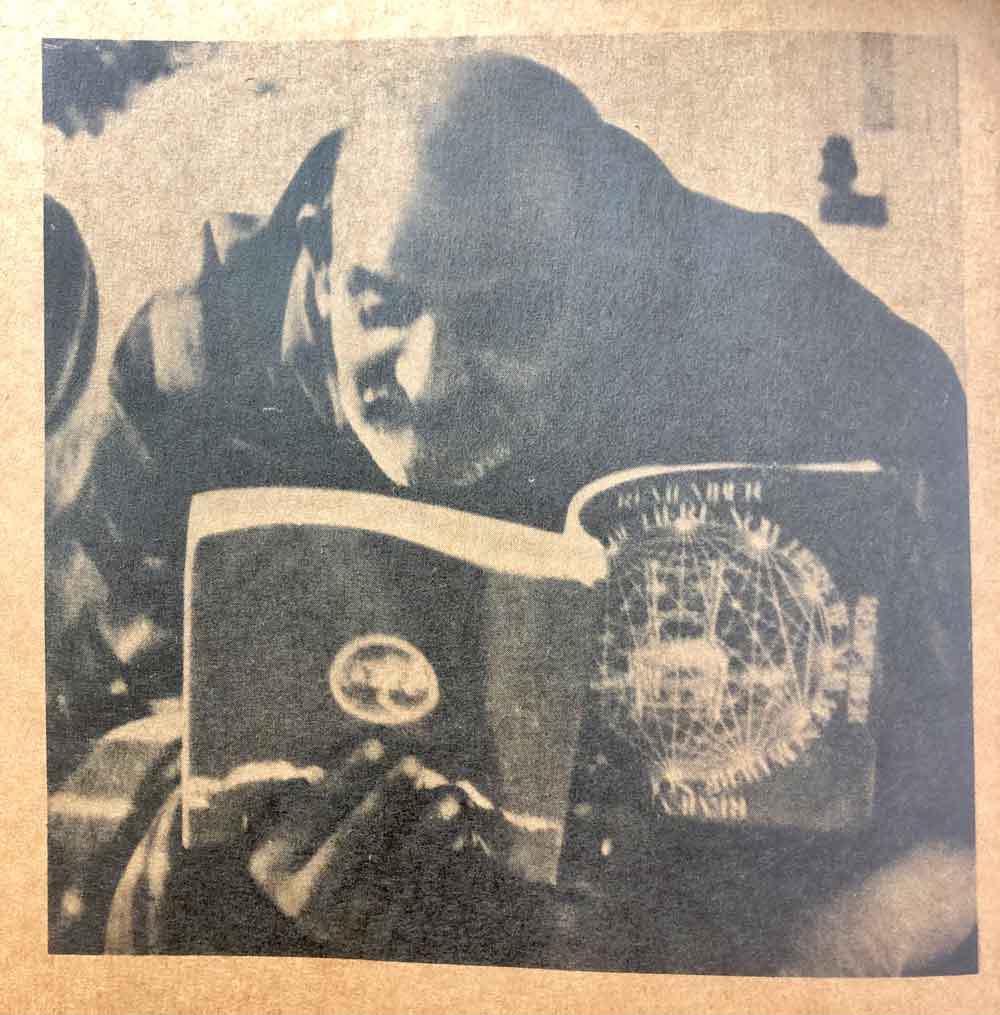 maharaji-be-here-now Maharaji reading Be Here Now