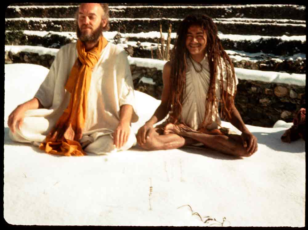 Ram Dass meditating with an unknown Sadhu